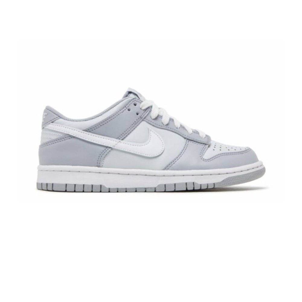 Nike low dunks pure platinum (PS) size 4y
